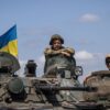 В Україну можуть ввести тисячі миротворців! _viyskovi_prapor_bmp_donechchina_gettyimages_1496387434_32_1200x675